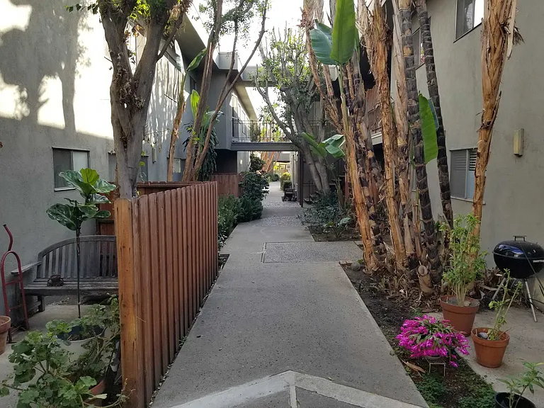 Addison St — Photo 6