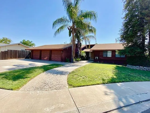 1704 Banyan Ct photo 1