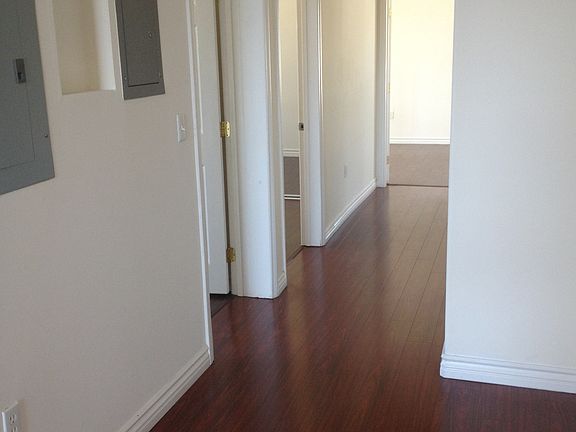 3rd image of 4655 Maplewood Ave Ste 203