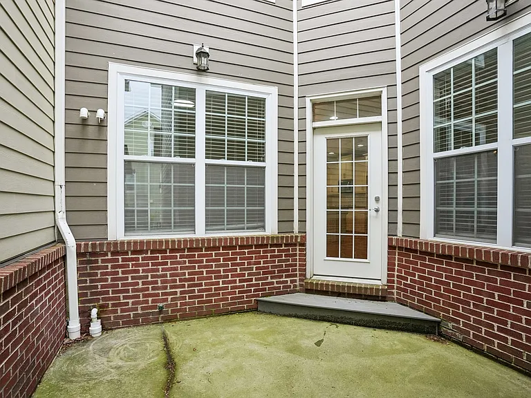 166 Shilling Ave — Photo 24