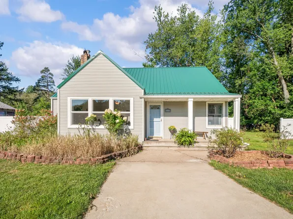 12220 N Wolcott Ave, Sawyer, MI 49125