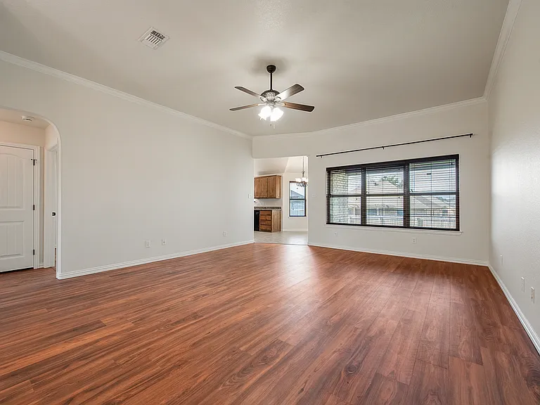 1037 Inverness Dr — Photo 4