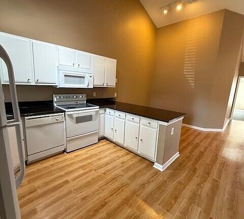3rd image of 228 Eucalyptus Ln