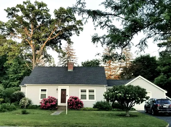 24 Kensington Ave, Westfield, MA 01085