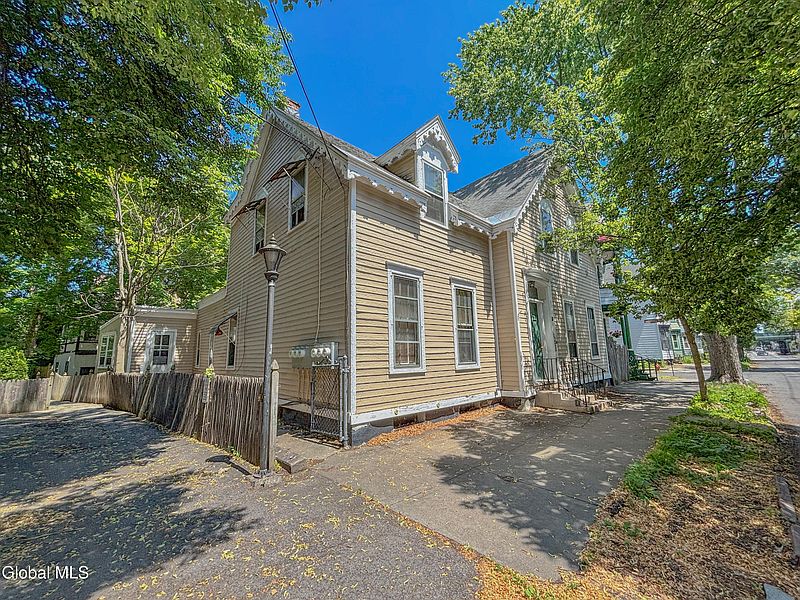 3rd image of 145 Front Street