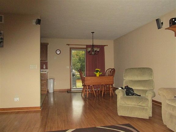 5th image of 1332 Clover Creek Ln