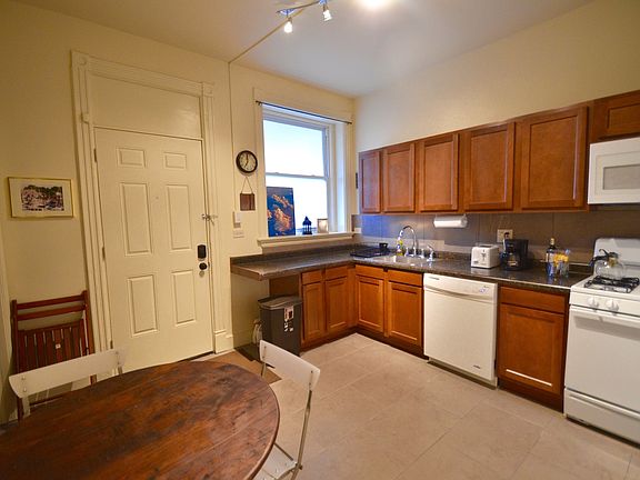 4th image of 2126 N Sheffield Ave #3
