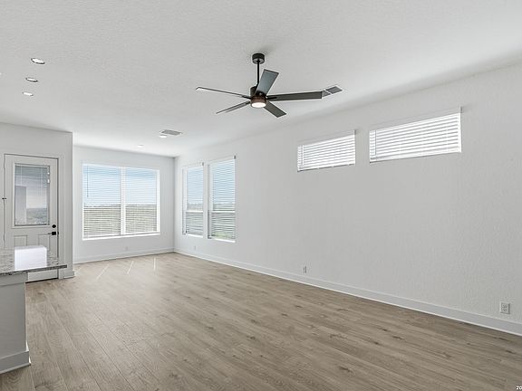 5th image of 20675 Huebner Rd Unit 531