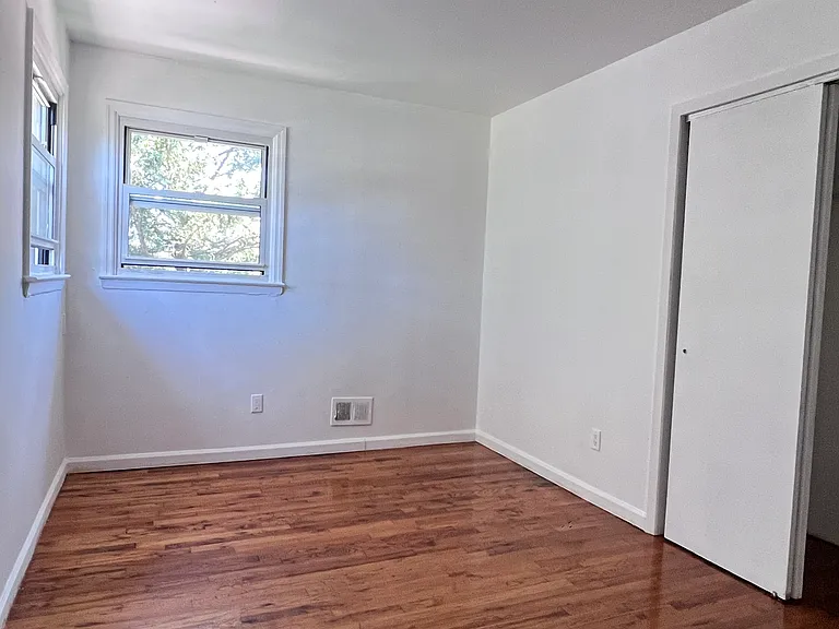 40 Bradley Ave #2 — Photo 4