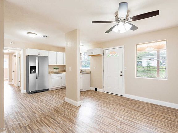 4th image of 8588 Darlington Dr