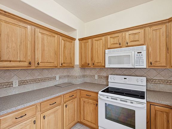 2nd image of 825 Crestmont Way Unit E