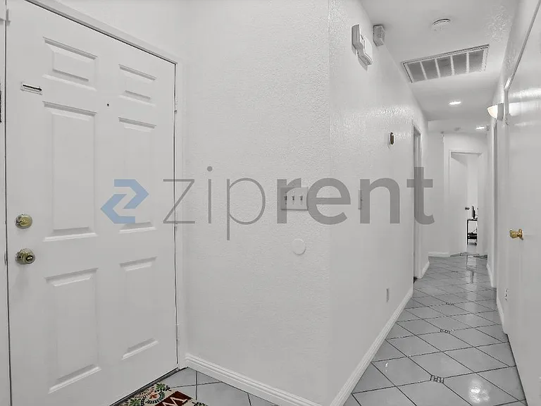 2411 Berry St — Photo 8