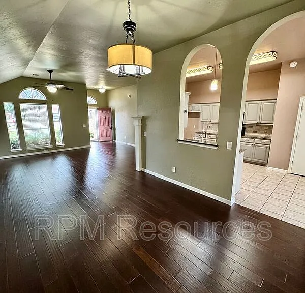 8205 NW 83rd Ter — Photo 7