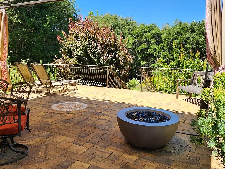 Firepit, connected to natural gas