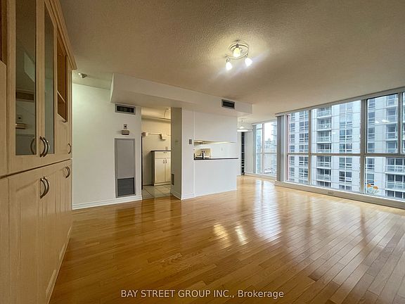3rd image of 736 Bay St #1910