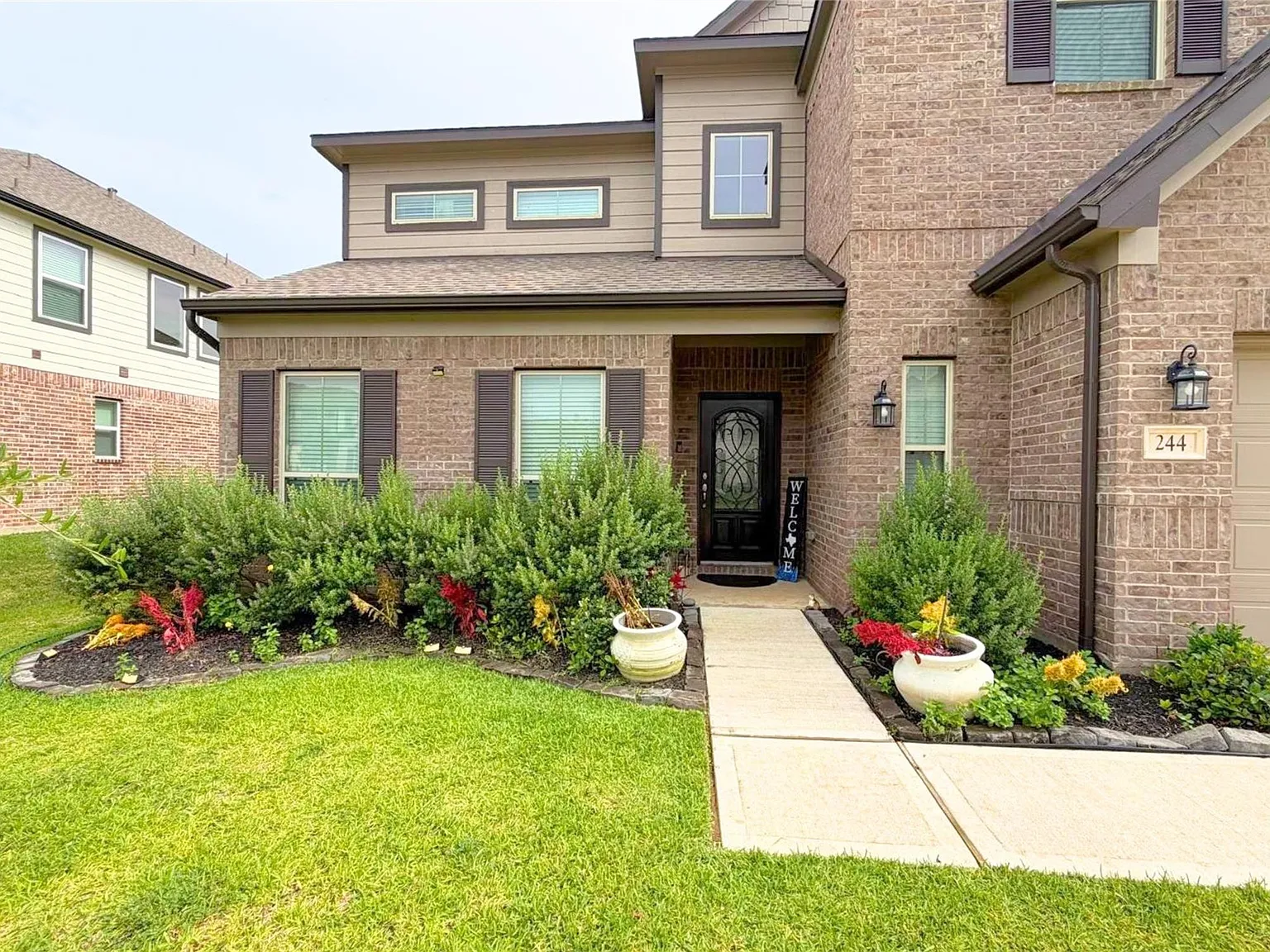5 bed, 4.5 bath, 4028 sqft, $4,200 — Photo 2