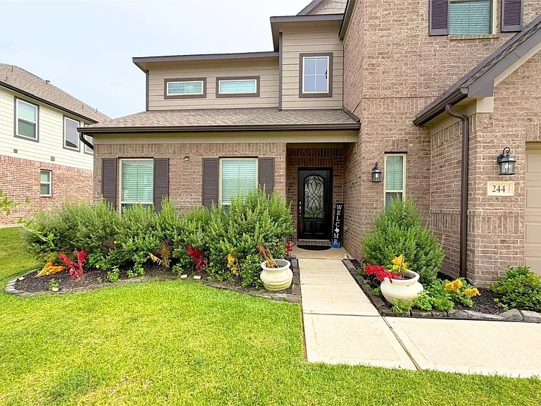 244 Upland Dr — Photo 2