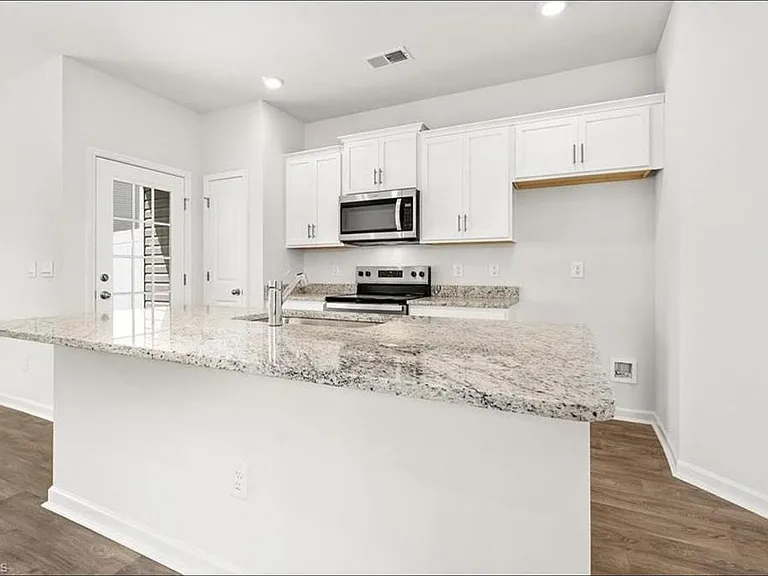 171 Moyer Dr — Photo 3