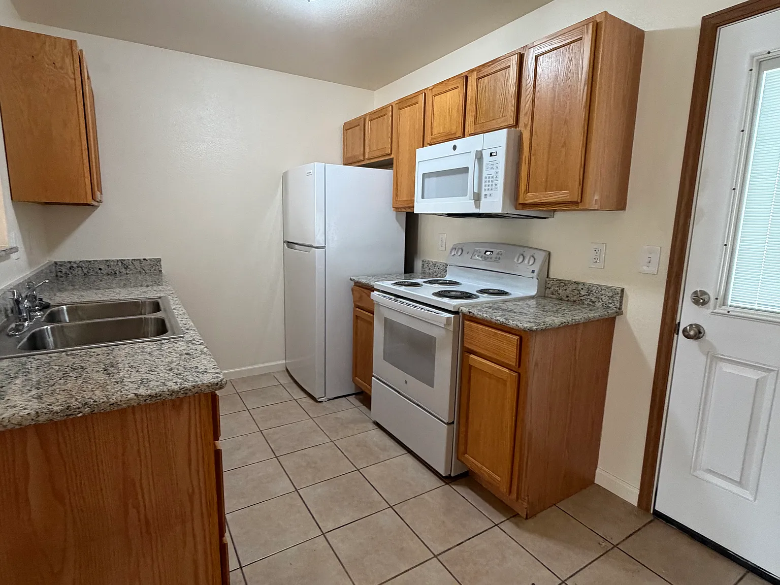 4 bed, 1402 sqft, $1,500 — Photo 3