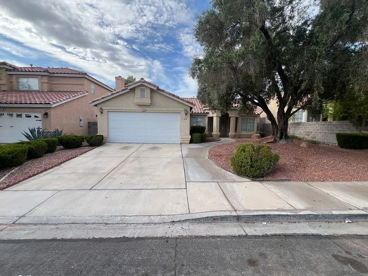 A Fabulous 3 Bedroom Single Story Home Remodeled. — Photo 3