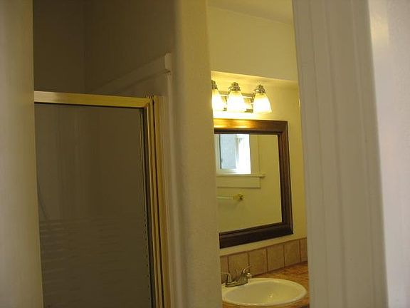 5th image of 851 Capistrano Ave #9