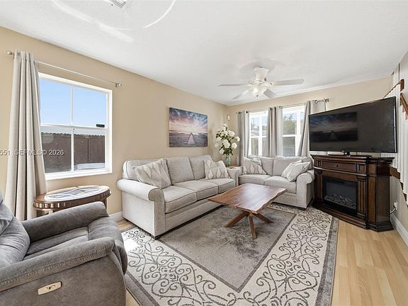 4th image of 6633 Bayfront Dr