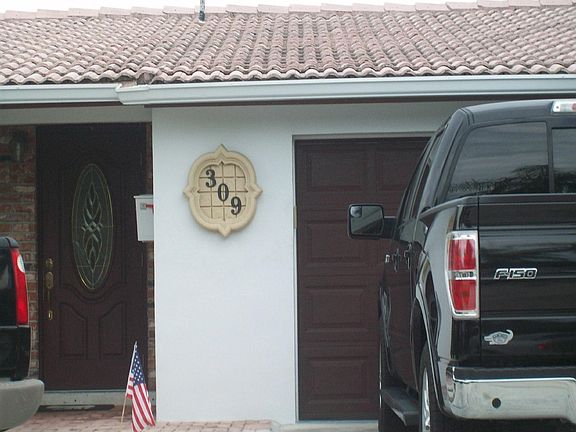 2nd image of 309 SE 8th Ave