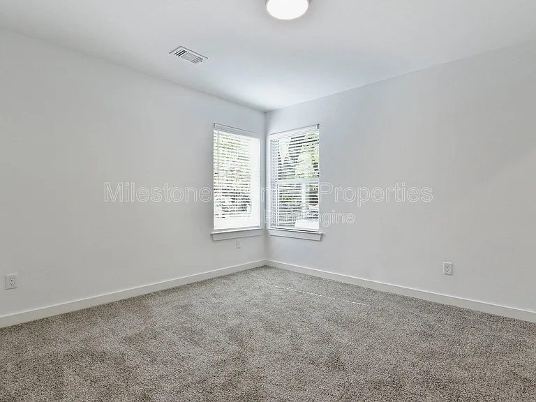 103 E Bond St — Photo 9