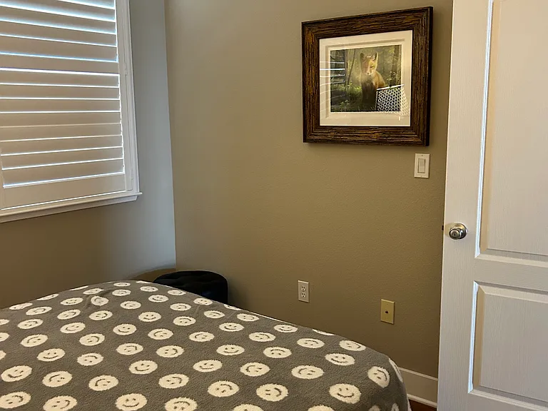 Top level 2nd bedroom with full size bed