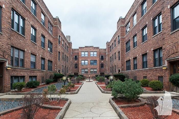 1st image of 622 W Cornelia Ave #626-N3