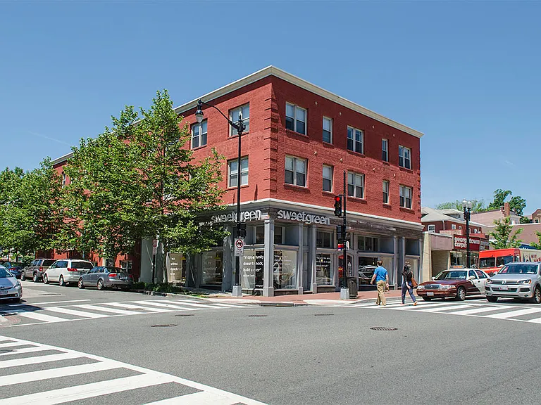 Nearby shopping and dining in Glover Park