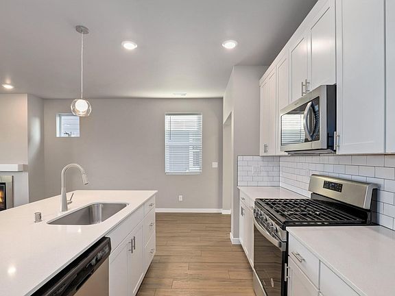 5th image of 822 Burwood St SE