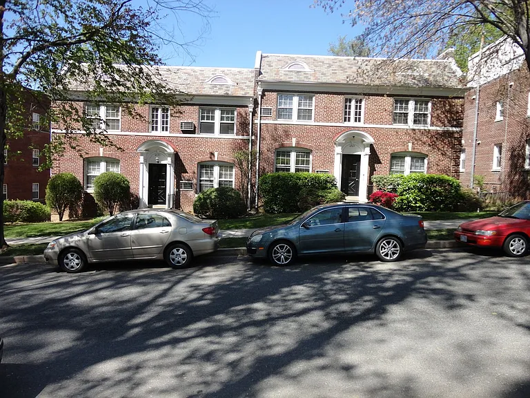 4021 Davis Pl NW — Photo 18