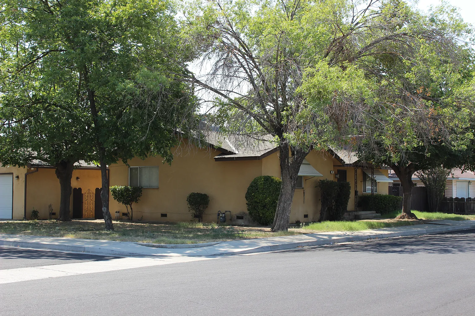 847 Oxford Ave photo 1