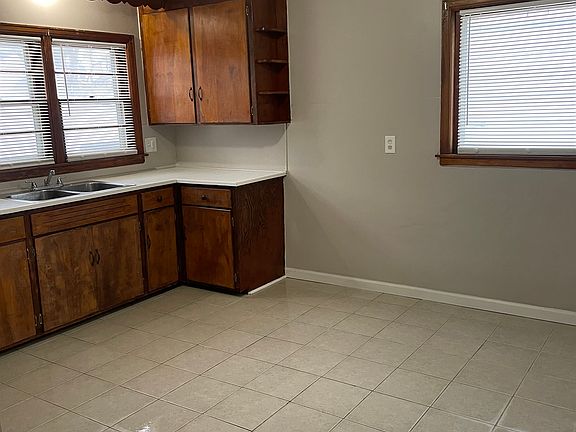 3rd image of 3227 Dudley Ave
