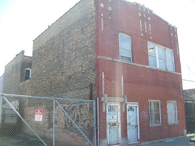 2nd image of 2941 N Cicero Ave