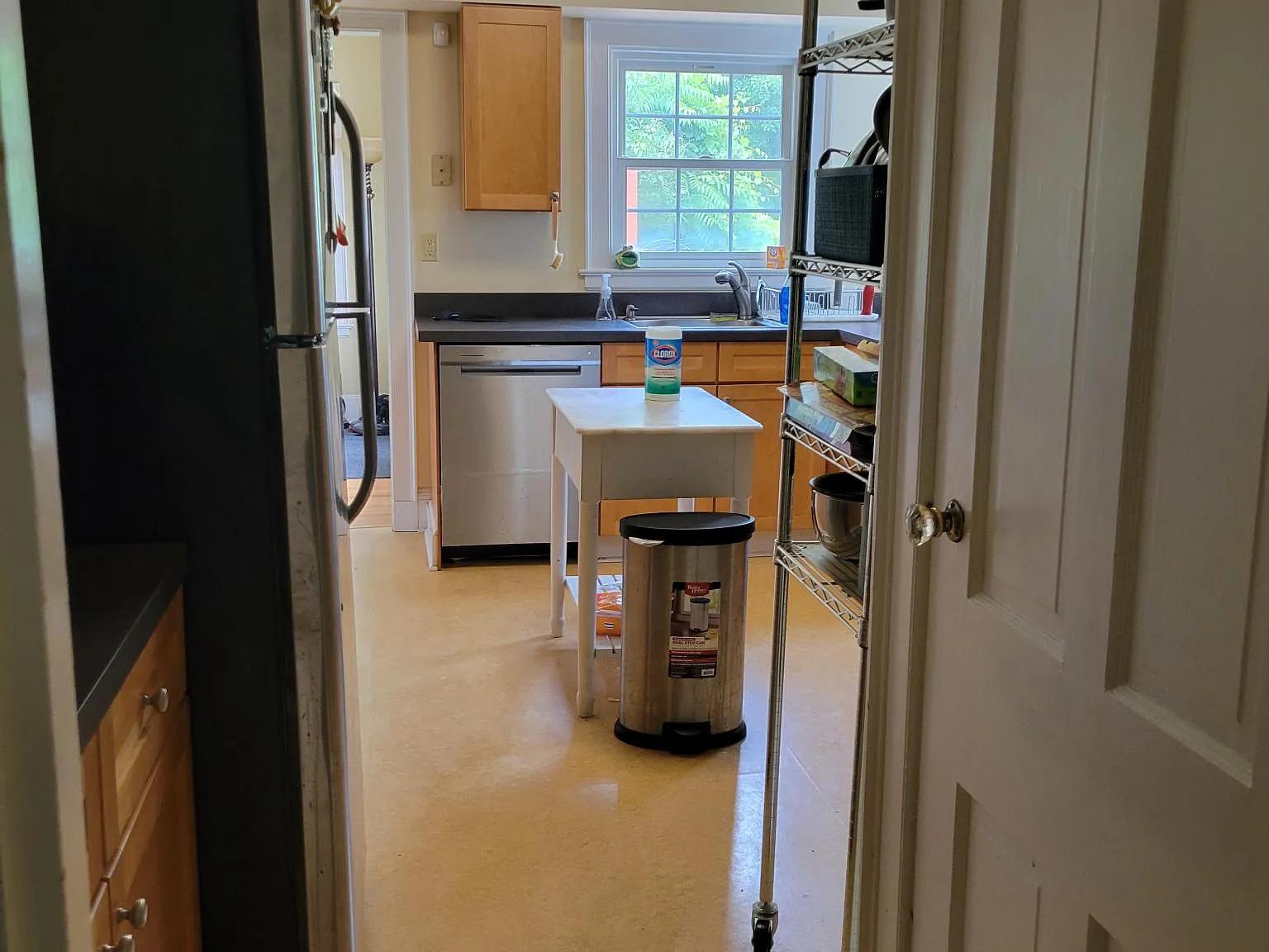 6 bed, 2.5 bath, 2510 sqft, $600 — Photo 3