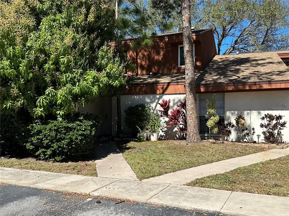 2068 Sunset Point Rd APT 102, Clearwater, FL 33765