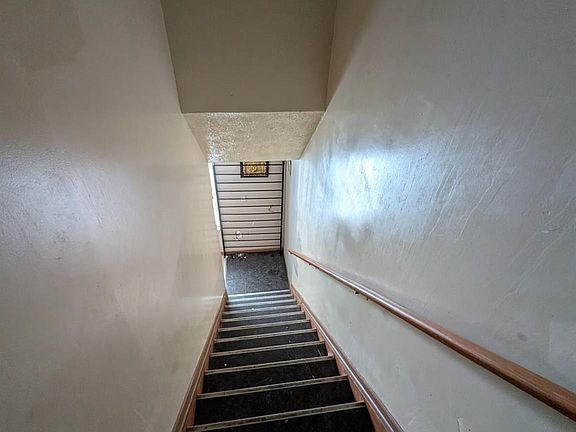 4th image of 450 Kitchener St