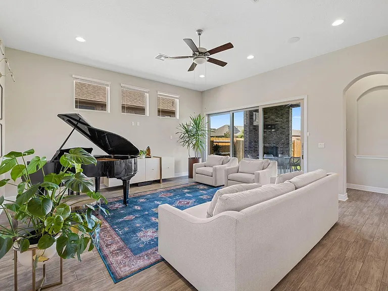 4205 Lynette Ln — Photo 4