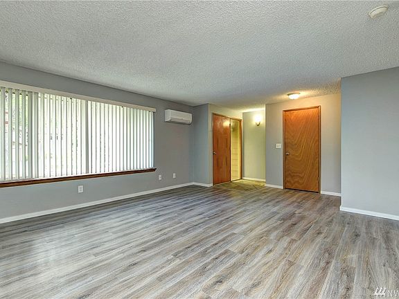 5th image of 824 198th Pl SW
