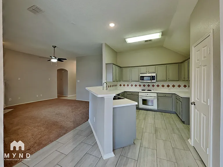 4611 Basil Dr — Photo 8