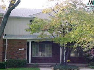 20605 Williamsburg Ct #20, Harper Woods, MI 48225