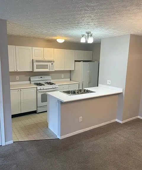 6680 Lagrange Dr — Photo 2
