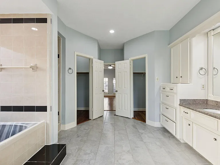 14819 Walbrook Dr — Photo 25