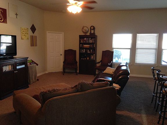 5th image of 905 SW 157th Cir
