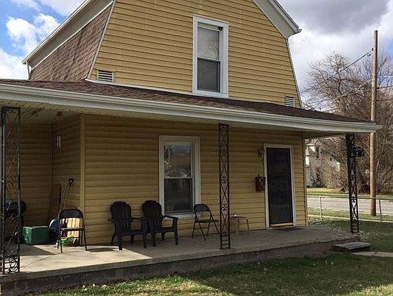 3rd image of 631 N Wagner Ave