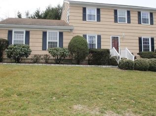 33 Heather Ln, Fairfield, CT 06824