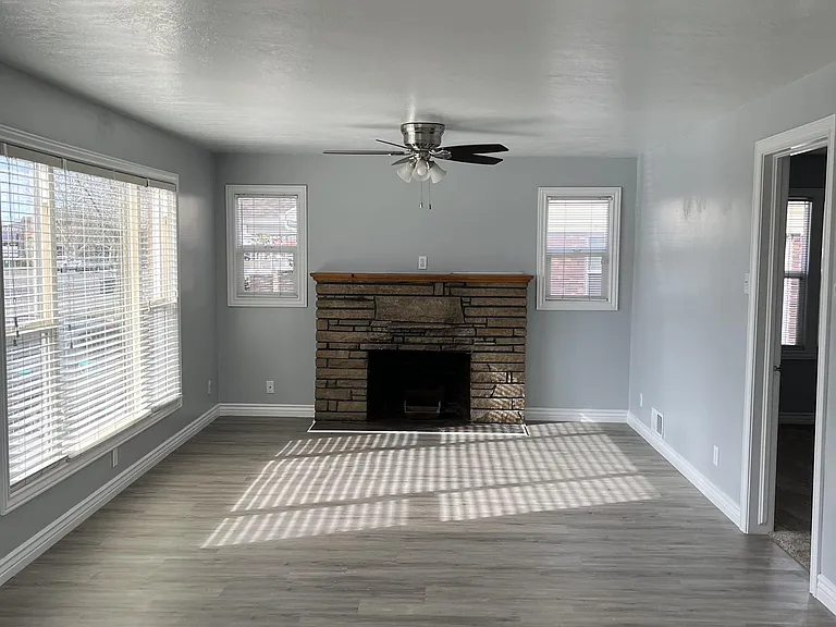 632 N Main St — Photo 3