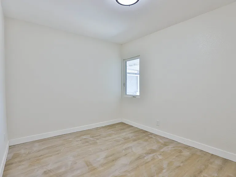 4132 Lynd Ave #B — Photo 7